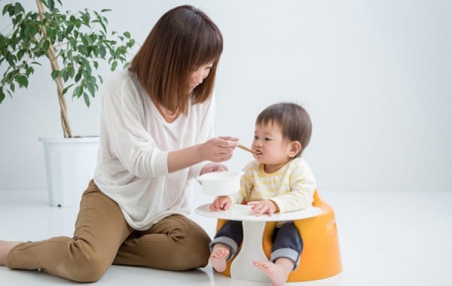 子どもが食べるのに時間がかかる 食べるのが遅い原因と改善策 特集 保育士転職 求人なら ほいとも