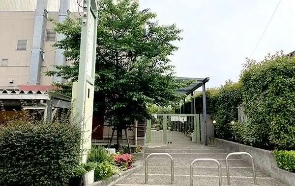 学校法人成城学園 認定こども園かわにしひよし
